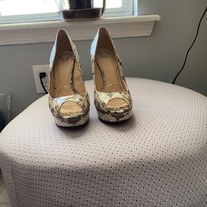 Vince Camuto Women's Black and White Peep Toe Heels